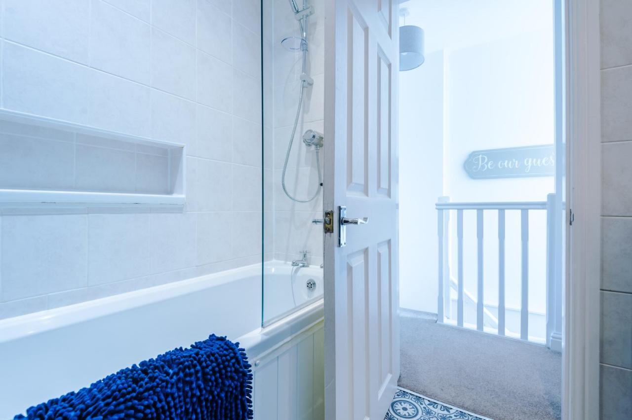Pristine 2-Bed House In Chester By 53 Degrees Property, Ideal For Families & Small Groups, Great Location - Sleeps 6 Hough Green Exterior foto