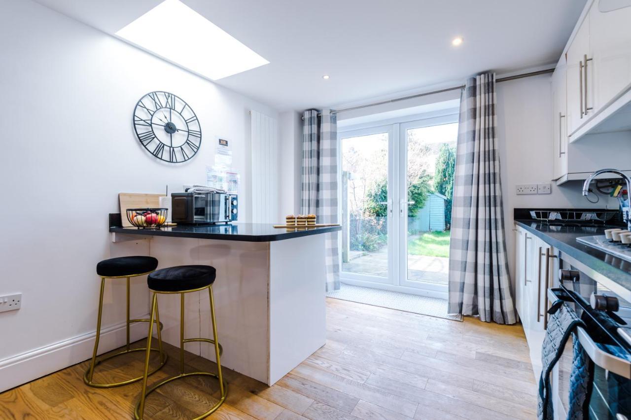 Pristine 2-Bed House In Chester By 53 Degrees Property, Ideal For Families & Small Groups, Great Location - Sleeps 6 Hough Green Exterior foto