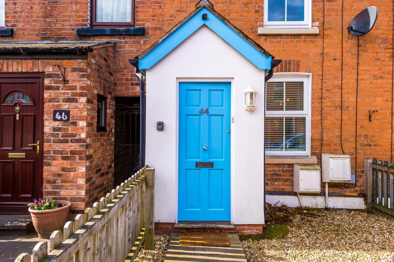 Pristine 2-Bed House In Chester By 53 Degrees Property, Ideal For Families & Small Groups, Great Location - Sleeps 6 Hough Green Exterior foto