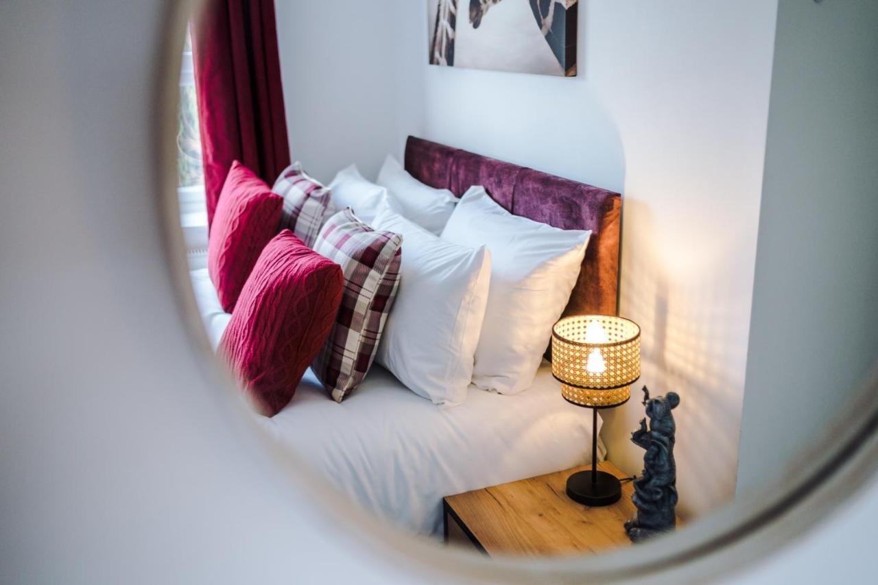 Pristine 2-Bed House In Chester By 53 Degrees Property, Ideal For Families & Small Groups, Great Location - Sleeps 6 Hough Green Exterior foto